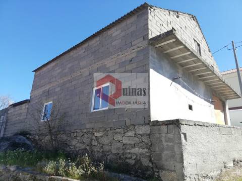 Venda Casa Antiga e  Armazém com Terreno, na Miuzela