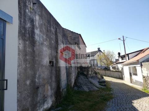Venda Casa Antiga e  Armazém com Terreno, na Miuzela