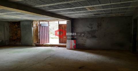 Casa antiga para remodelar no Soito