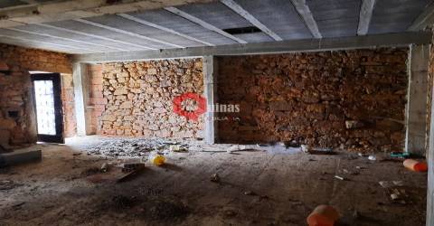 Casa antiga para remodelar no Soito