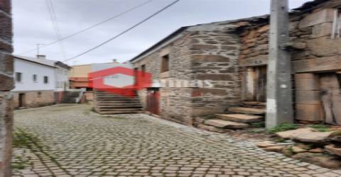 Casa antiga para remodelar no Soito
