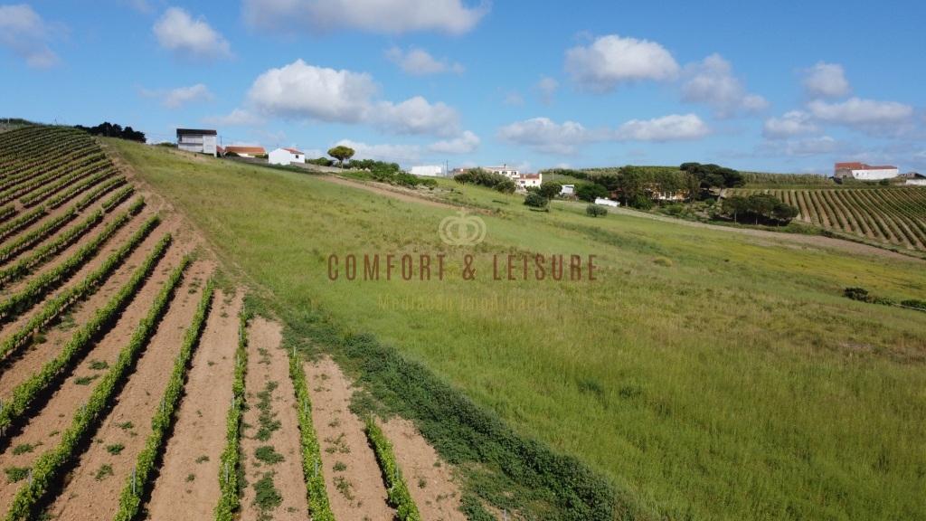 Terreno com 1,8ha com parcela para construção