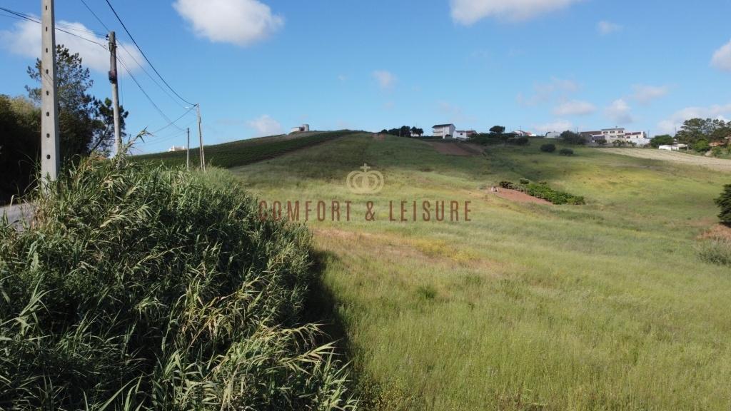 Terreno com 1,8ha com parcela para construção