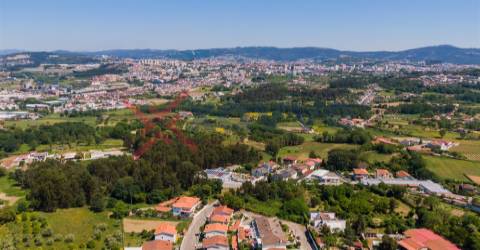 Terreno com capacidade construtiva - 8 moradias   c/ 4.000m2 -  Braga