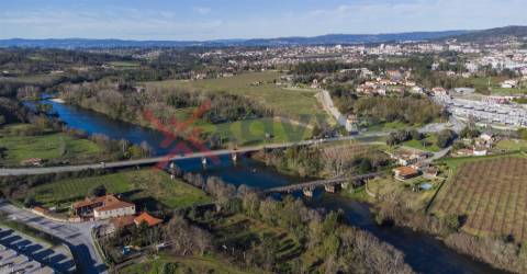 Lote de Terreno para construção de Pavilhão - Parque Industrial de Figueiredo