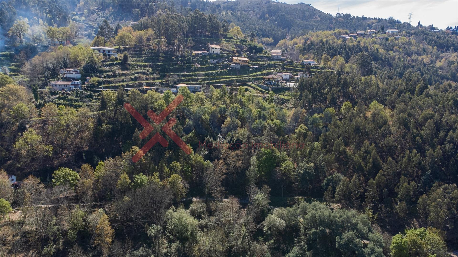 Terreno c/ vista o rio - Caniçada, Vieira do Minho