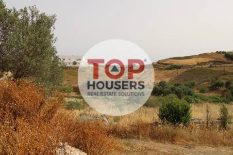 Moradia T2 para restaurar na Serra de Tavira