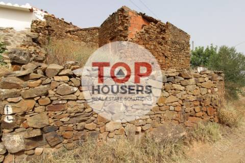 Moradia T2 para restaurar na Serra de Tavira