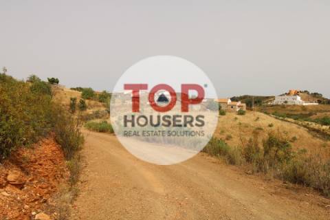 Moradia T2 para restaurar na Serra de Tavira