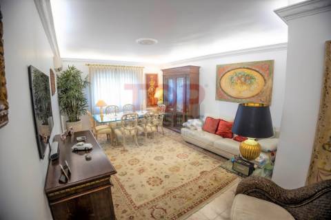 T3  com  garagem em box