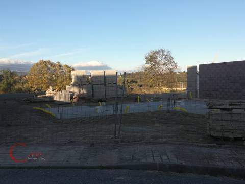 Moradia Geminada T3+1 Venda em Boidobra,Covilhã