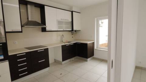 MORADIA T4 COM VISTA MAR NA ERICEIRA E GARAGEM PARA TRÊS CARROS