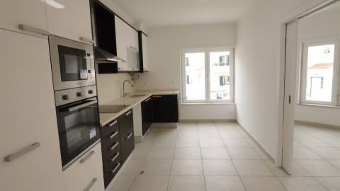 MORADIA T4 COM VISTA MAR NA ERICEIRA E GARAGEM PARA TRÊS CARROS