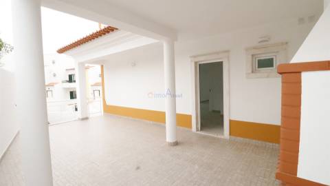 MORADIA T4 COM VISTA MAR NA ERICEIRA E GARAGEM PARA TRÊS CARROS