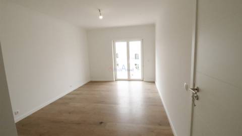 MORADIA T4 COM VISTA MAR NA ERICEIRA E GARAGEM PARA TRÊS CARROS