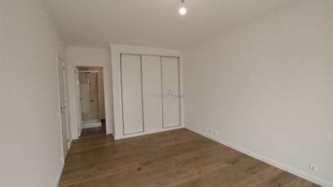 MORADIA T4 COM VISTA MAR NA ERICEIRA E GARAGEM PARA TRÊS CARROS