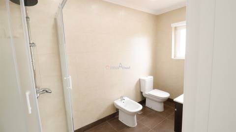 MORADIA T4 COM VISTA MAR NA ERICEIRA E GARAGEM PARA TRÊS CARROS