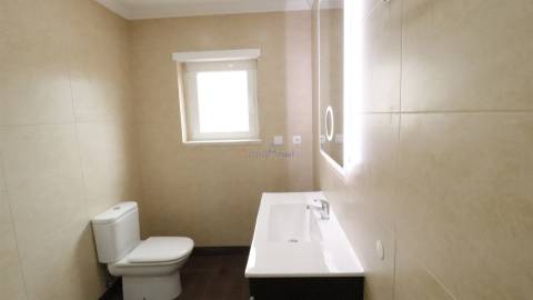 MORADIA T4 COM VISTA MAR NA ERICEIRA E GARAGEM PARA TRÊS CARROS