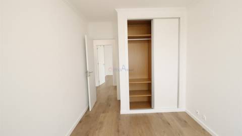 MORADIA T4 COM VISTA MAR NA ERICEIRA E GARAGEM PARA TRÊS CARROS