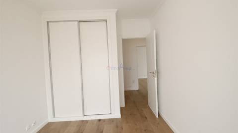 MORADIA T4 COM VISTA MAR NA ERICEIRA E GARAGEM PARA TRÊS CARROS