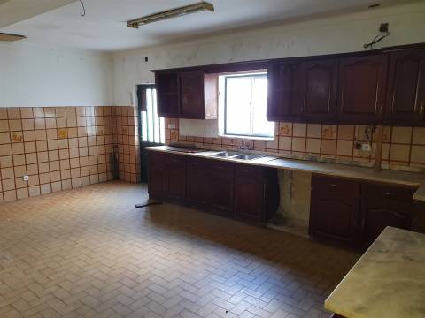 Moradia Devoluta T5+1 Venda em Pego,Abrantes