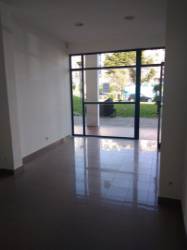 Loja em Massamá, Monte Abraão