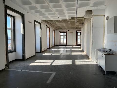 Apartamento  com excelente localização, no coração de Lisboa na Baixa Chiado.