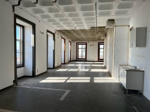 Apartamento  com excelente localização, no coração de Lisboa na Baixa Chiado.