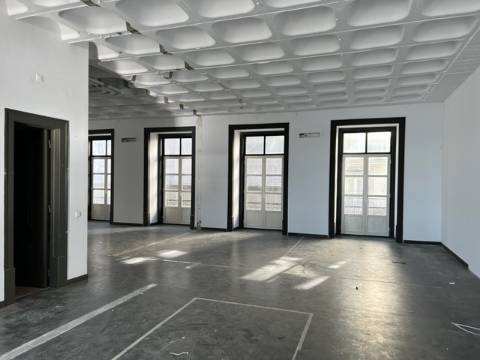 Apartamento  com excelente localização, no coração de Lisboa na Baixa Chiado.