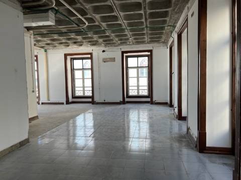 Apartamento  com excelente localização, no coração de Lisboa na Baixa Chiado.