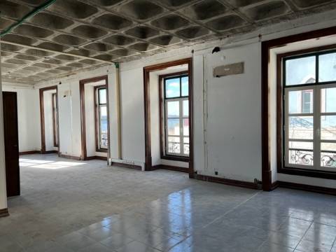 Apartamento  com excelente localização, no coração de Lisboa na Baixa Chiado.