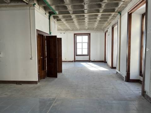 Apartamento  com excelente localização, no coração de Lisboa na Baixa Chiado.