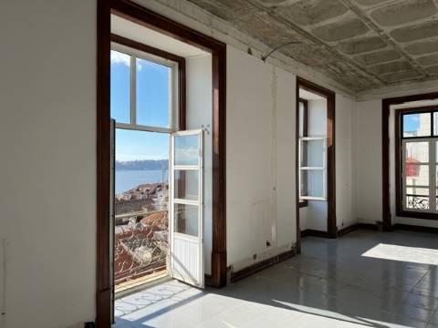 Apartamento  com excelente localização, no coração de Lisboa na Baixa Chiado.