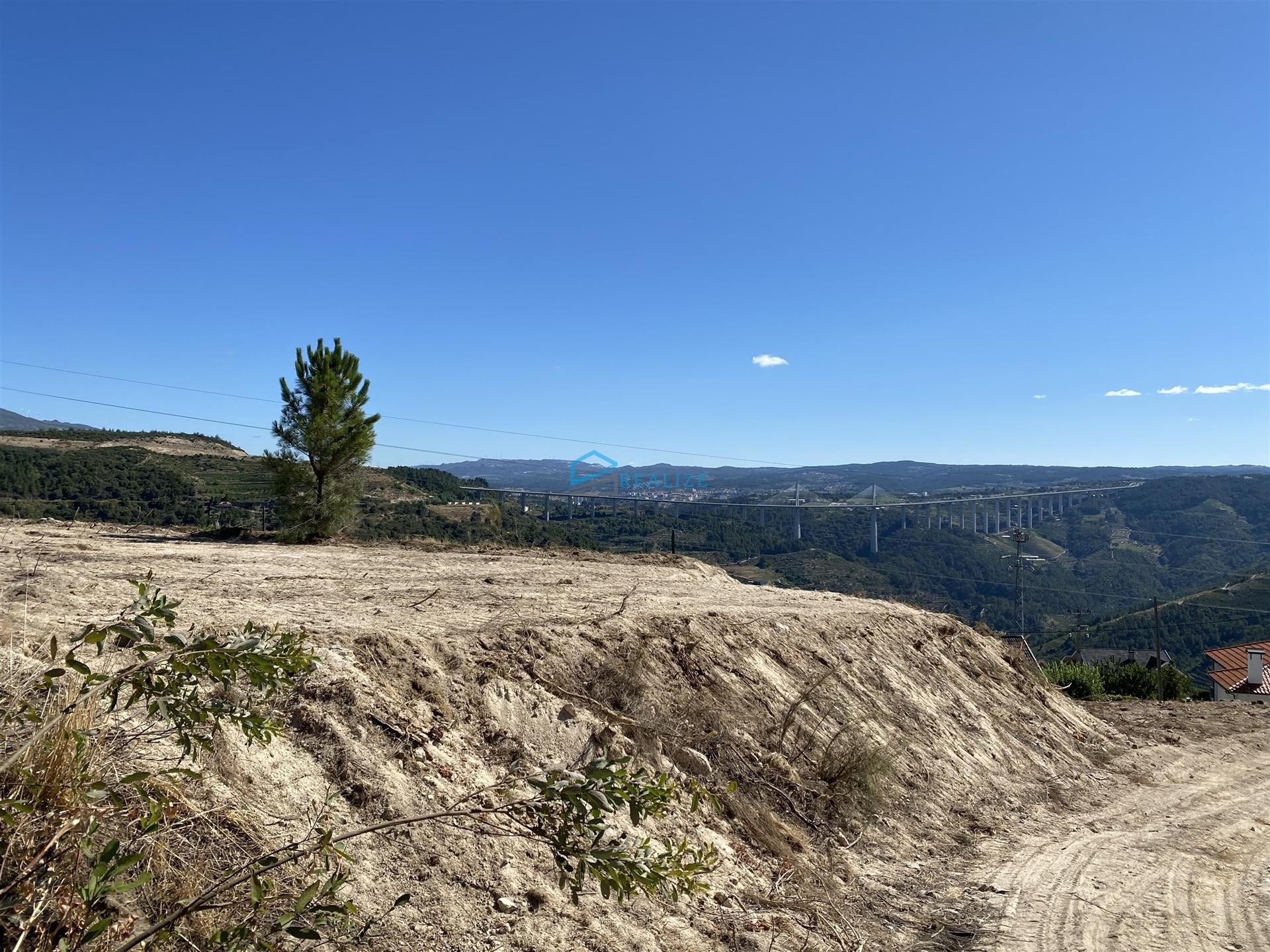 Terreno com excelentes vistas sobre Vila Real