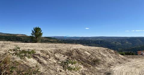 Terreno com excelentes vistas sobre Vila Real