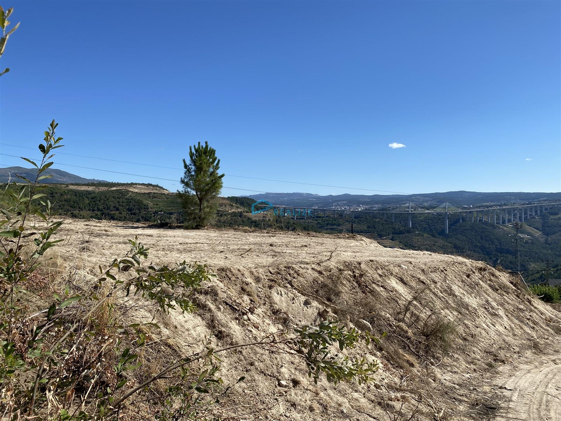 Terreno com excelentes vistas sobre Vila Real