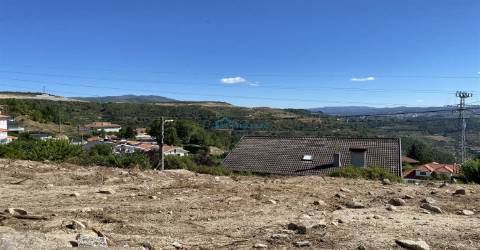 Terreno com excelentes vistas sobre Vila Real
