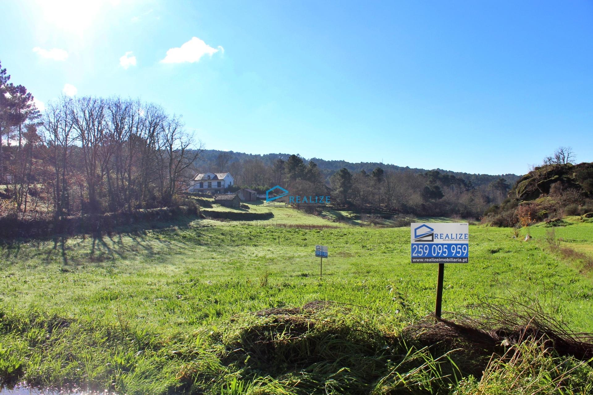 Terreno junto à Sra da Pena