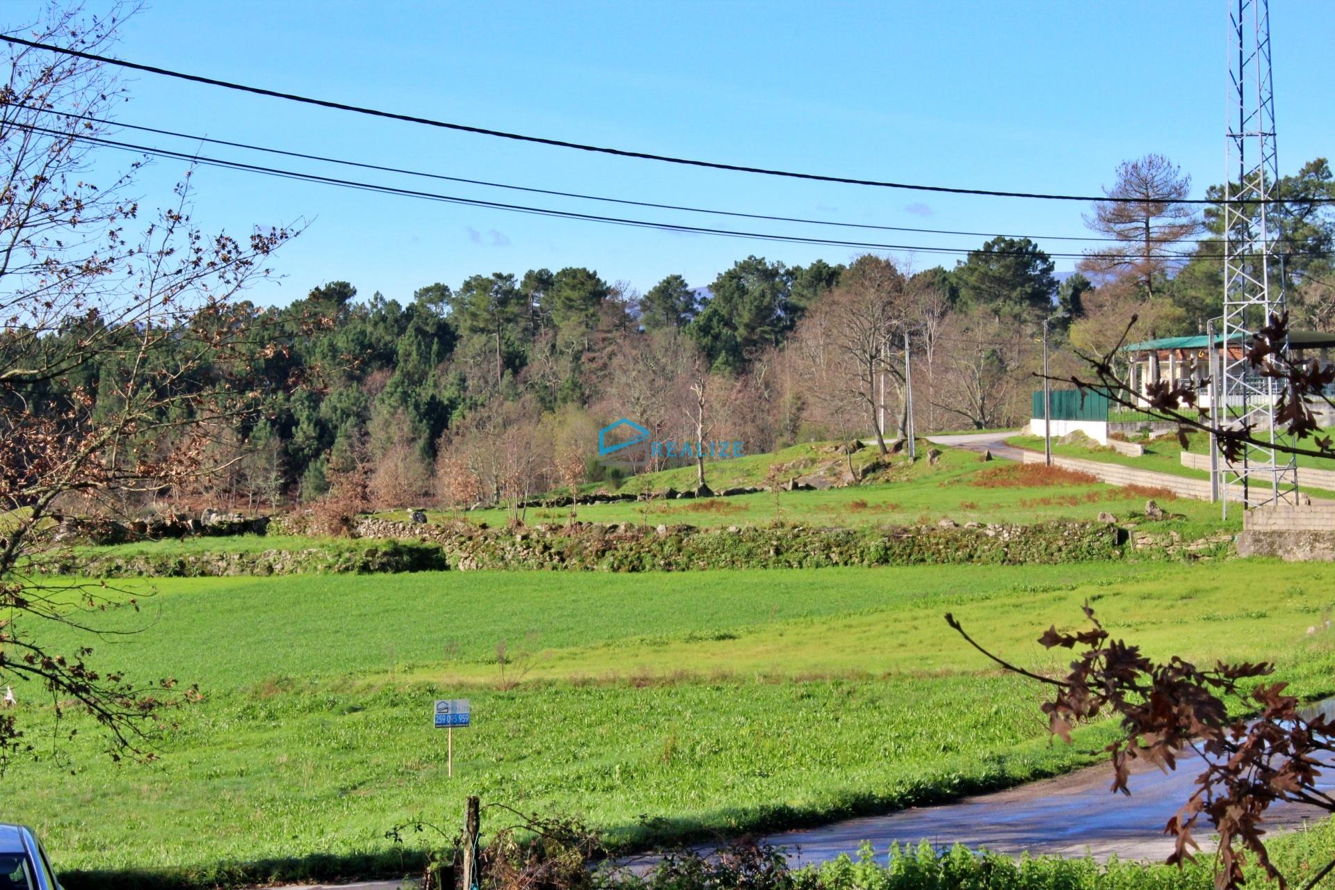 Terreno junto à Sra da Pena