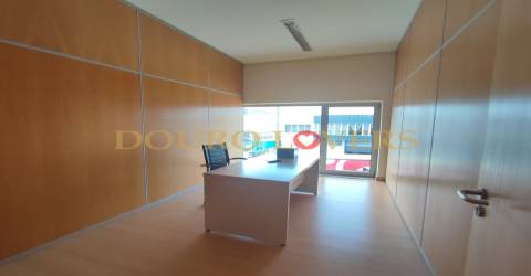 Armazém Industrial para venda na Trofa