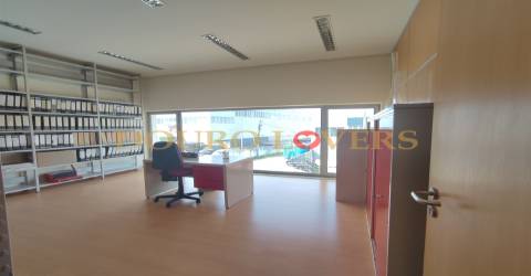 Armazém Industrial para venda na Trofa