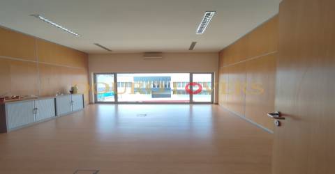 Armazém Industrial para venda na Trofa