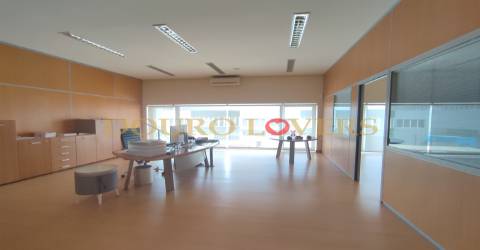 Armazém Industrial para venda na Trofa