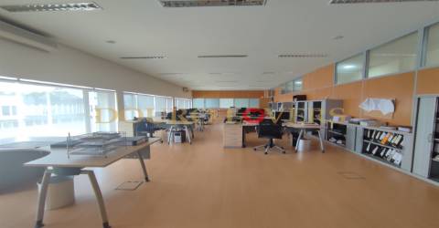 Armazém Industrial para venda na Trofa