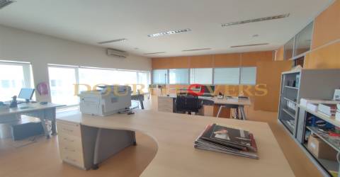 Armazém Industrial para venda na Trofa