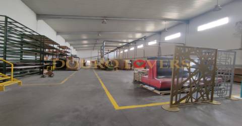 Armazém Industrial para venda na Trofa