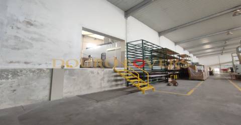 Armazém Industrial para venda na Trofa