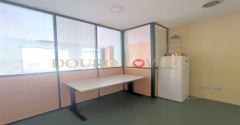 Loja para venda na Circunvalação/ Montes Burgos - Matosinhos