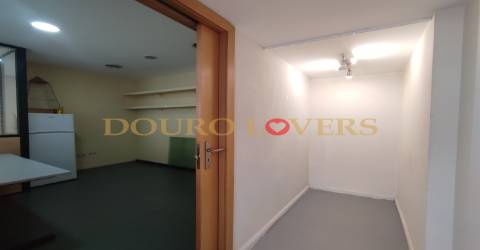 Loja para venda na Circunvalação/ Montes Burgos - Matosinhos