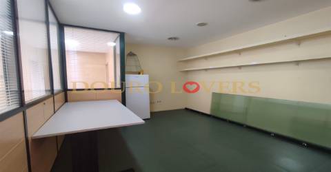 Loja para venda na Circunvalação/ Montes Burgos - Matosinhos